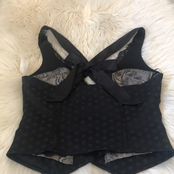 Beautiful black top from Guess - Picture 2 of 4